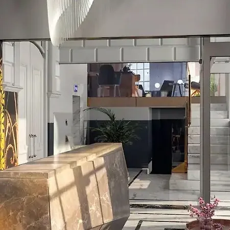 卡萨阿利坎特阿尔韦罗拉希尔顿格芮精选酒店 酒店